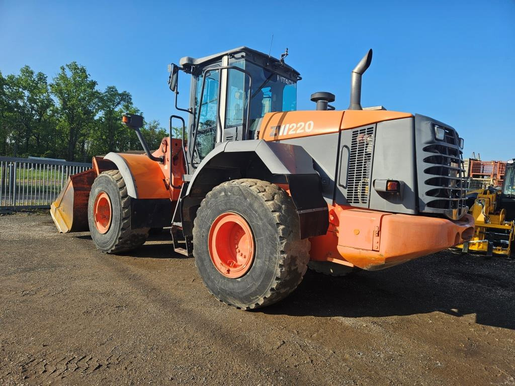 HITACHI ZW 220 - Riteņu iekrāvējs: foto 4 HITACHI ZW 220 - Riteņu iekrāvējs: foto 4