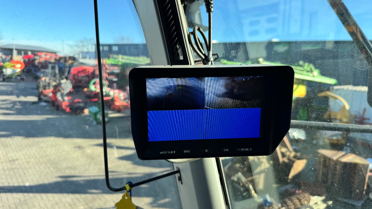 CLAAS Lexion 6900 TerraTrac 890 full Options - Labības kombains: foto 2 CLAAS Lexion 6900 TerraTrac 890 full Options - Labības kombains: foto 2