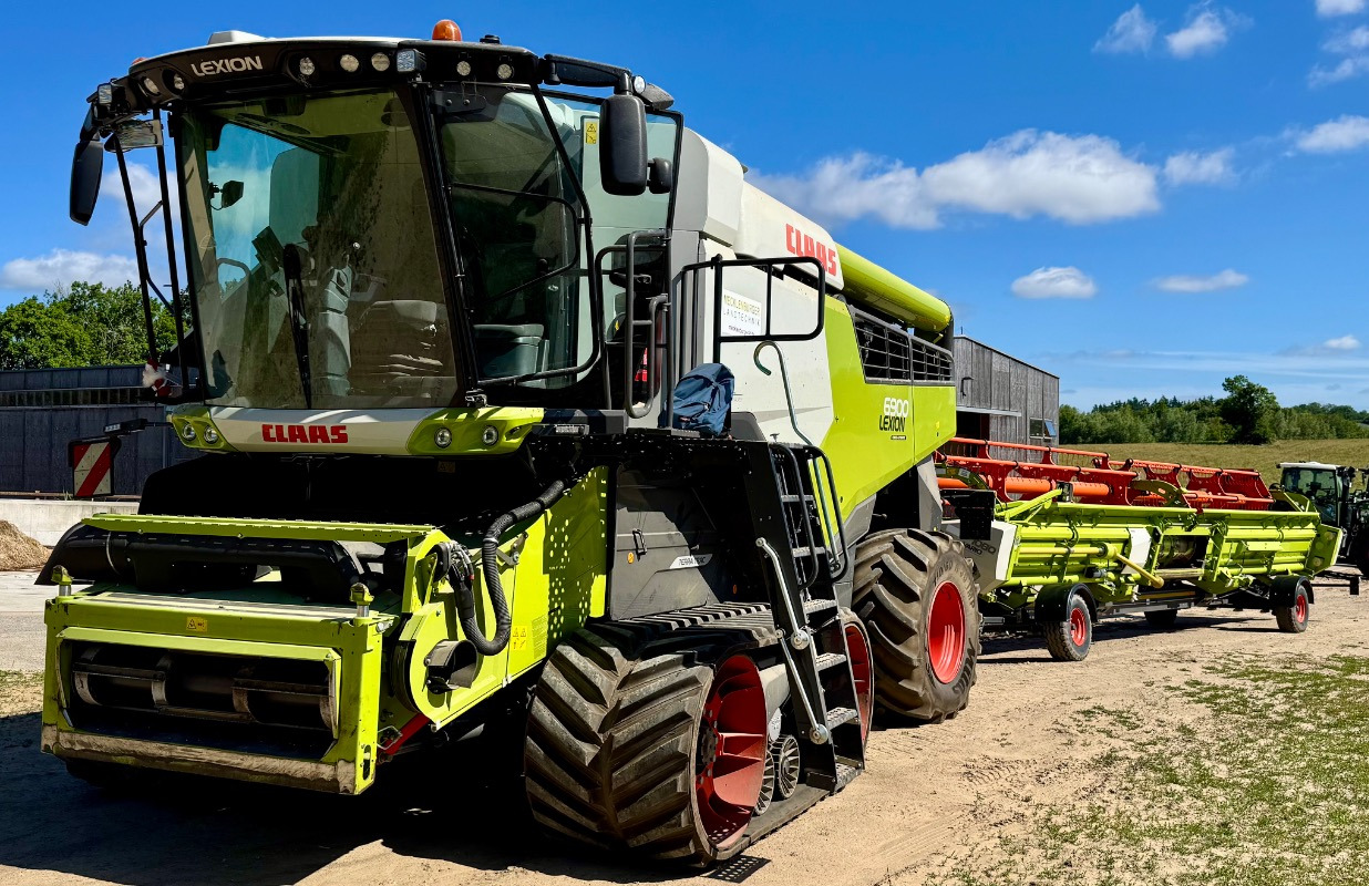 CLAAS Lexion 6900 TerraTrac 890 full Options - Labības kombains: foto 1 CLAAS Lexion 6900 TerraTrac 890 full Options - Labības kombains: foto 1