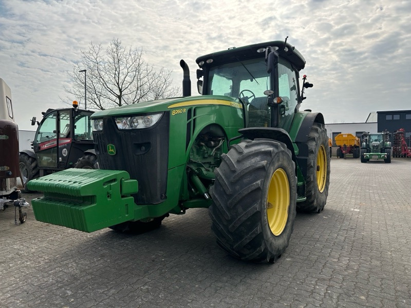 Traktors John Deere 8260R AutoPowr: foto 1