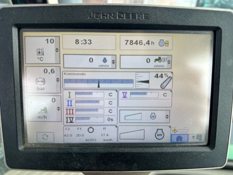 John Deere 8260R AutoPowr - Traktors: foto 2 John Deere 8260R AutoPowr - Traktors: foto 2