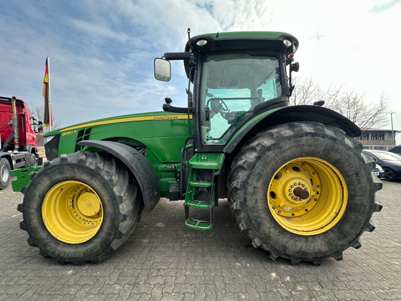 John Deere 8260R AutoPowr - Traktors: foto 5 John Deere 8260R AutoPowr - Traktors: foto 5
