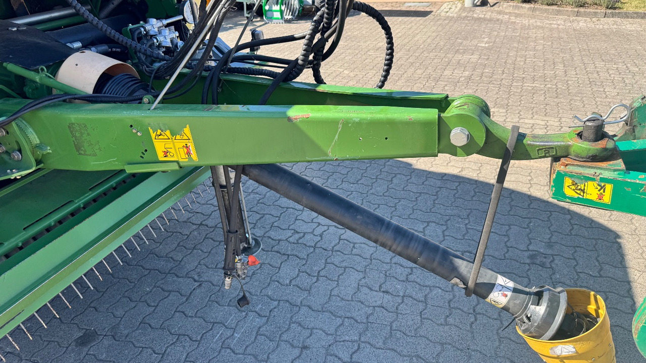 Krone Comprima V 150 XC Tandem - Ruļļu ietinējs: foto 3 Krone Comprima V 150 XC Tandem - Ruļļu ietinējs: foto 3