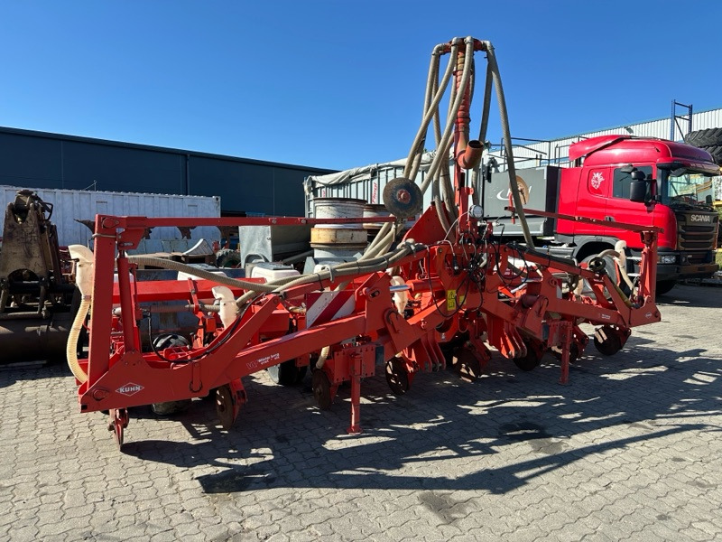 Kuhn Maxima 8 Reihen - Sējmašīna: foto 1 Kuhn Maxima 8 Reihen - Sējmašīna: foto 1