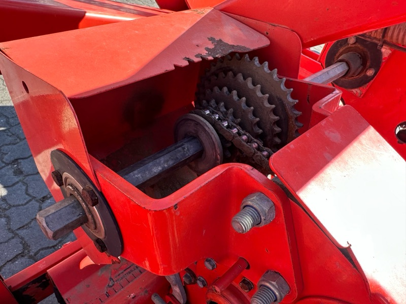 Kuhn Maxima 8 Reihen - Sējmašīna: foto 3 Kuhn Maxima 8 Reihen - Sējmašīna: foto 3