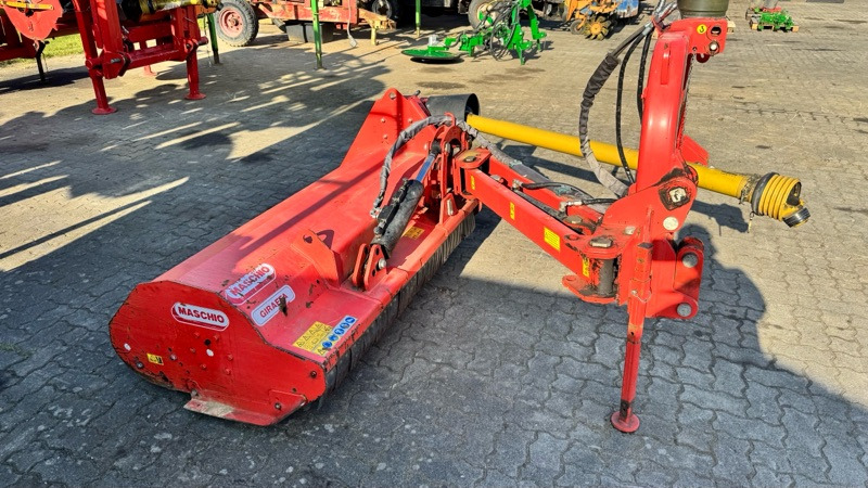 Maschio Giraffa 160 - Pļaujmašīna-smalcinātājs: foto 1 Maschio Giraffa 160 - Pļaujmašīna-smalcinātājs: foto 1