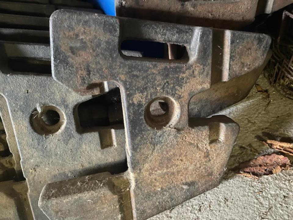 Frontgewichte (14 Stück) für Fiat Traktor - Pretsvars: foto 1 Frontgewichte (14 Stück) für Fiat Traktor - Pretsvars: foto 1
