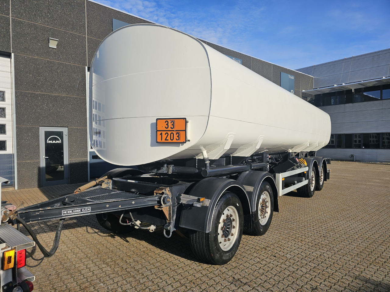 EUROTANK 4 Akslet - Piekabe cisterna: foto 1 EUROTANK 4 Akslet - Piekabe cisterna: foto 1