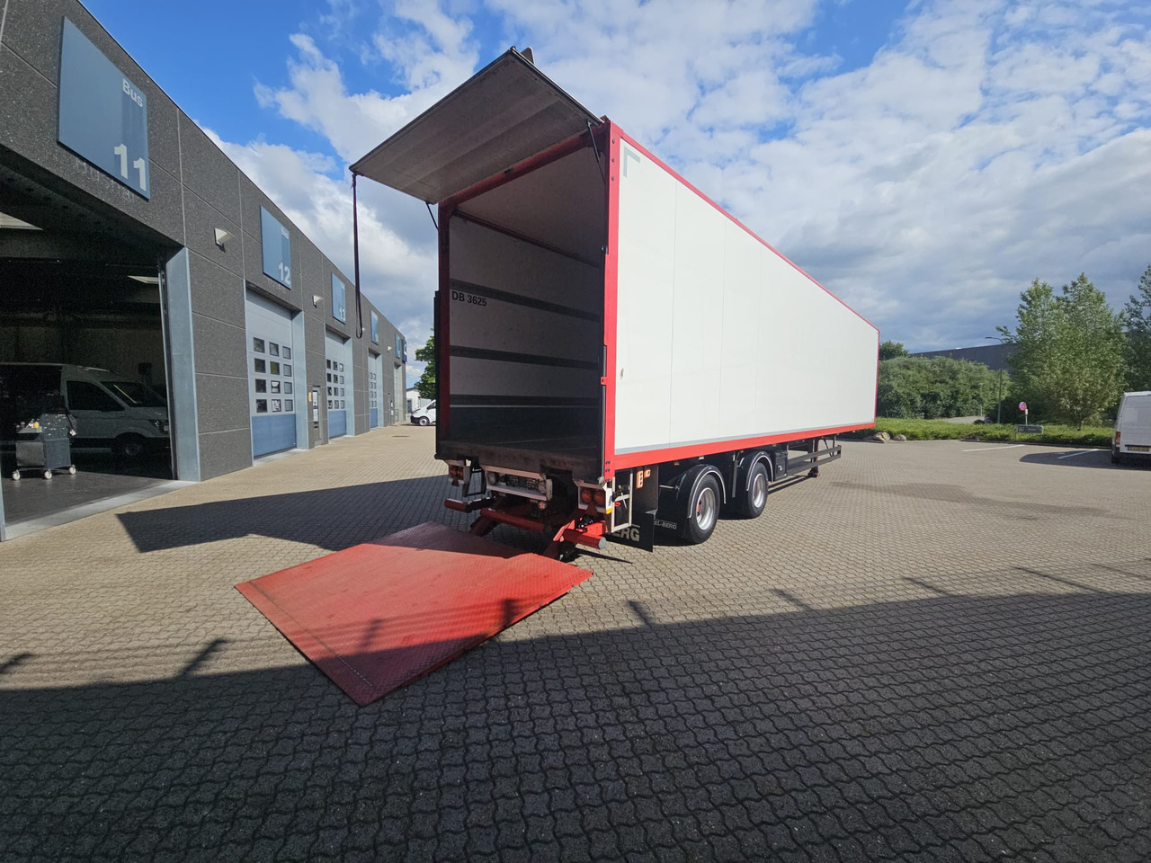 Kel-Berg 2 Aksel City 13,60 - Puspiekabe slēgtā virsbūve: foto 5 Kel-Berg 2 Aksel City 13,60 - Puspiekabe slēgtā virsbūve: foto 5