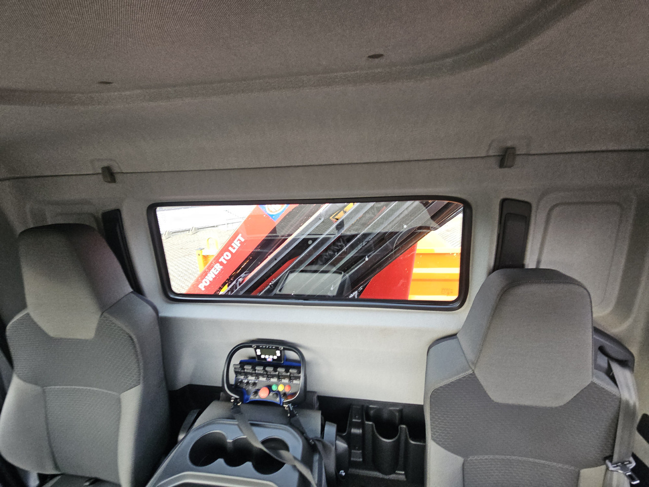 Kravas automašīna pašizgāzējs, Kravas auto ar manipulatoru MAN TGL 8.220: foto 18