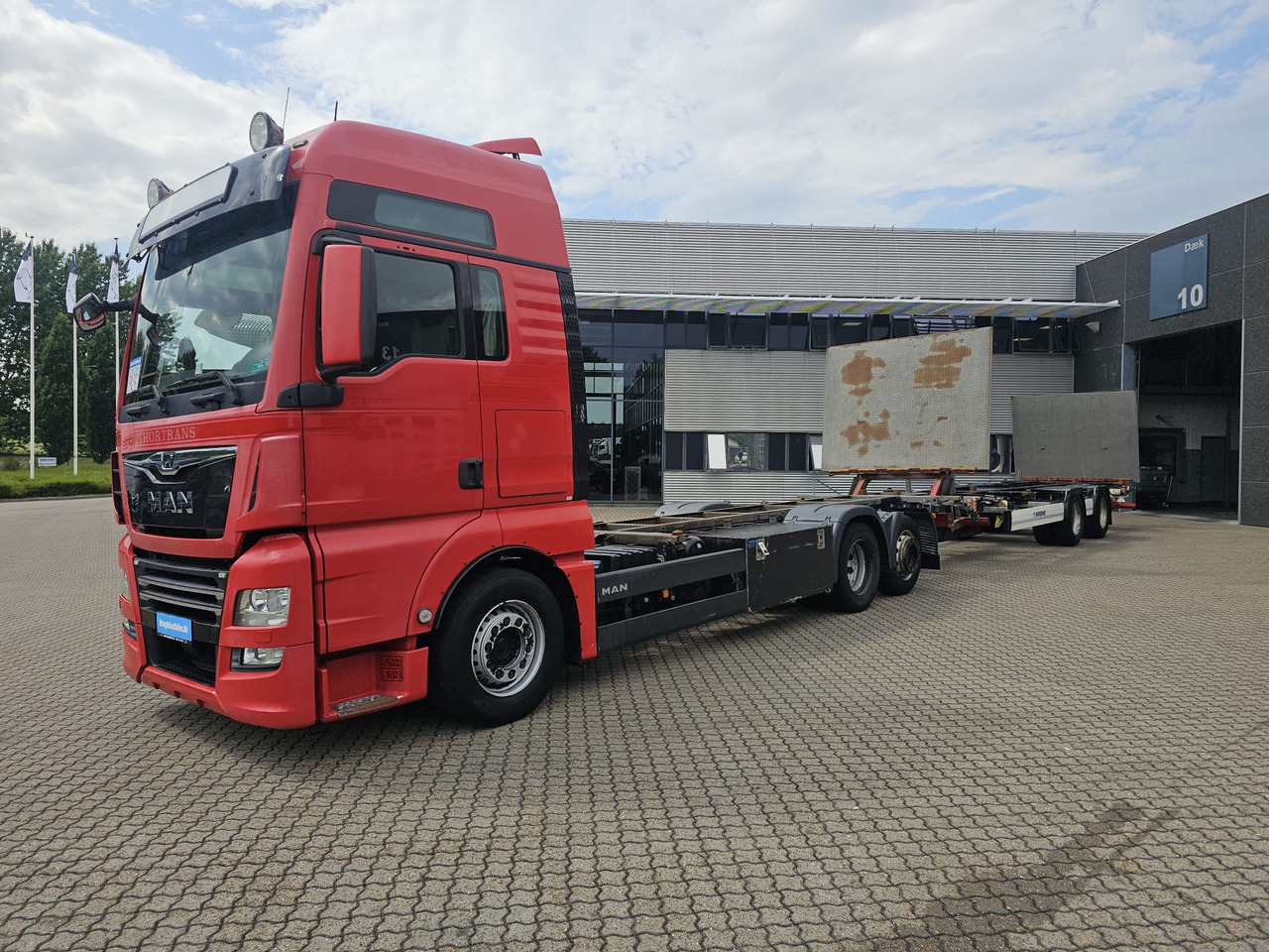 MAN TGX 26.500 with trailer - Konteineru vedējs/ Kravas automašīna ar noņemamā virsbūve: foto 1 MAN TGX 26.500 with trailer - Konteineru vedējs/ Kravas automašīna ar noņemamā virsbūve: foto 1