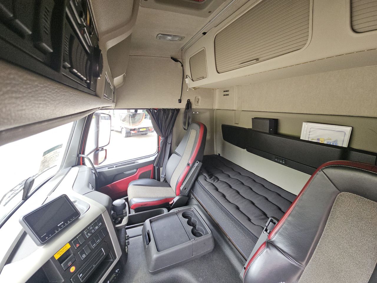 Volvo FM340 - Kravas automašīna ar slēgto virsbūvi: foto 5 Volvo FM340 - Kravas automašīna ar slēgto virsbūvi: foto 5