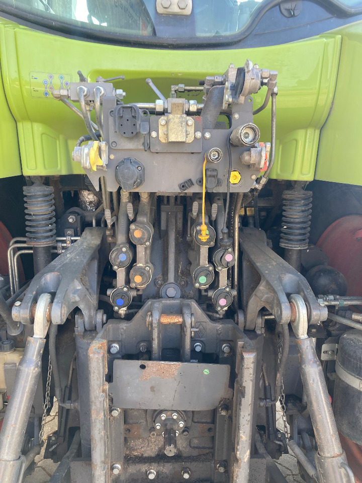 CLAAS Arion 650 CMATIC - Traktors: foto 4 CLAAS Arion 650 CMATIC - Traktors: foto 4