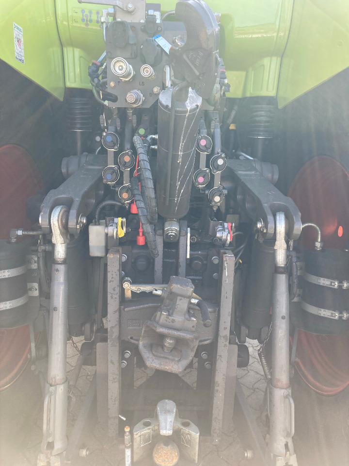 CLAAS Axion 830 CMATIC - Traktors: foto 4 CLAAS Axion 830 CMATIC - Traktors: foto 4