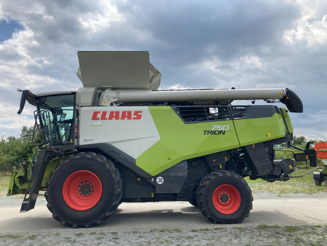 CLAAS Trion 750 - Labības kombains: foto 2 CLAAS Trion 750 - Labības kombains: foto 2