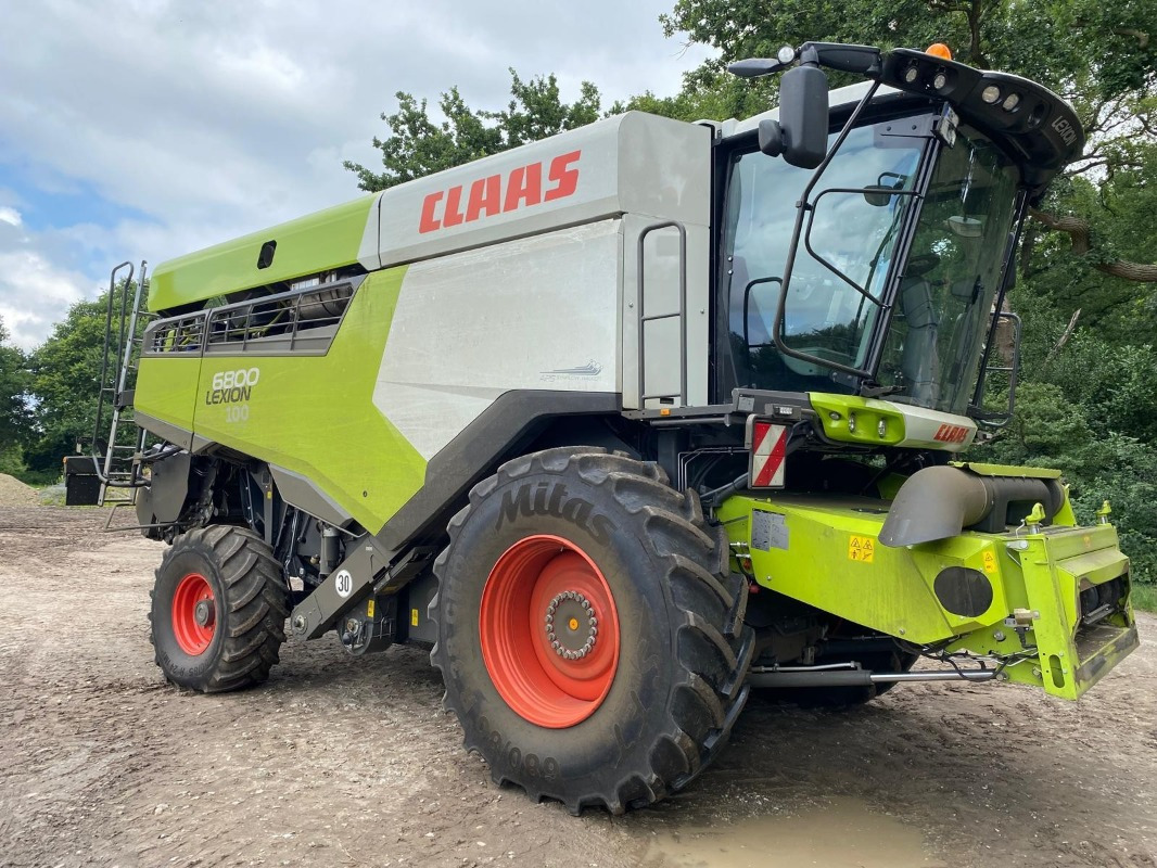 CLAAS Lexion 6800 mit Vario 930 Schneidwerk - Labības kombains: foto 1 CLAAS Lexion 6800 mit Vario 930 Schneidwerk - Labības kombains: foto 1