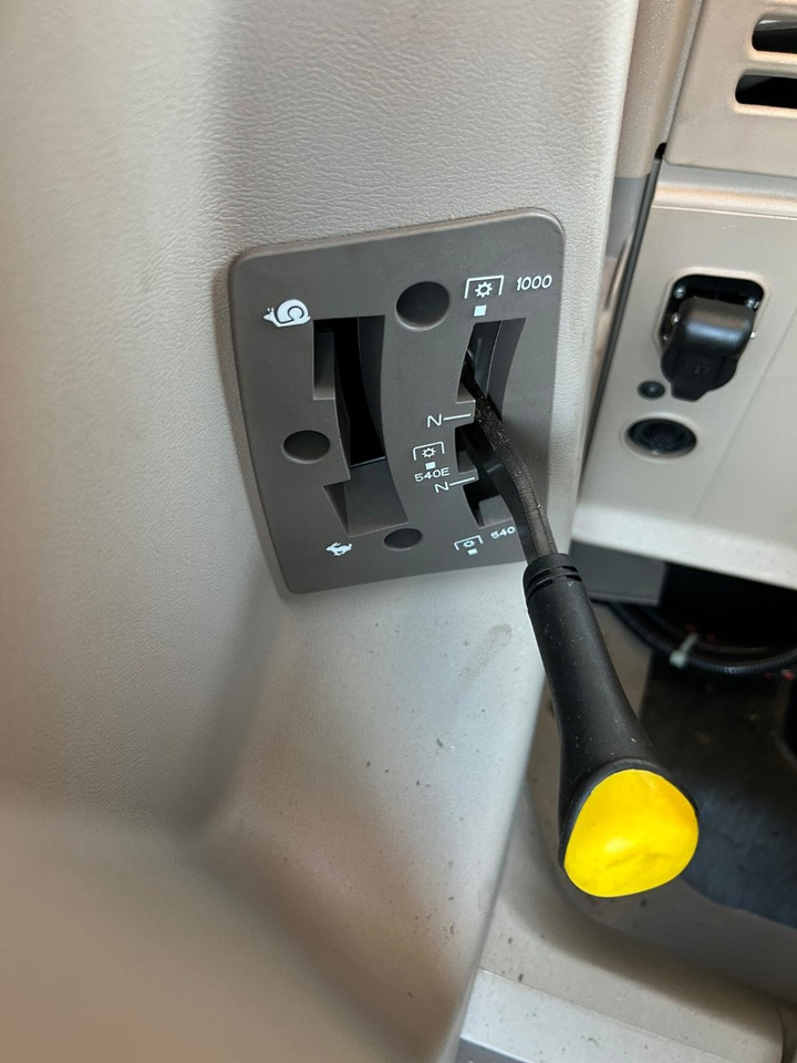 John Deere 6090M **MIETRÜCKLÄUFER** - Traktors: foto 5 John Deere 6090M **MIETRÜCKLÄUFER** - Traktors: foto 5