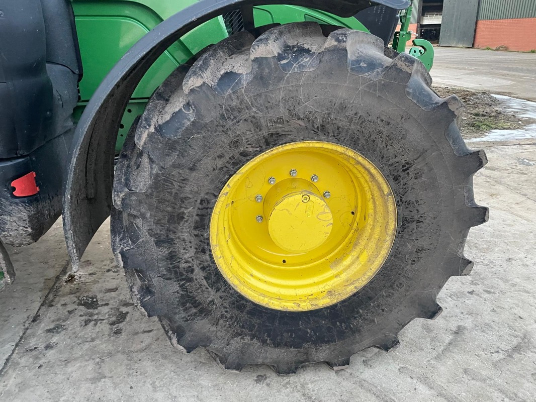 John Deere 6R 175 - Traktors: foto 5 John Deere 6R 175 - Traktors: foto 5