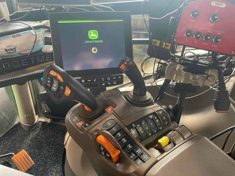 John Deere 6R 175 - Traktors: foto 2 John Deere 6R 175 - Traktors: foto 2