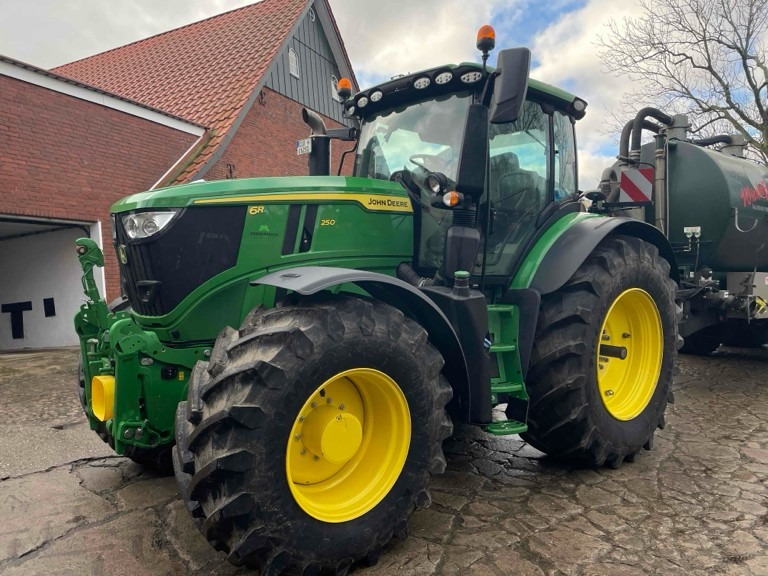 John Deere 6R 250 - Traktors: foto 1 John Deere 6R 250 - Traktors: foto 1