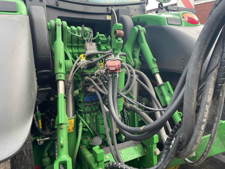 John Deere 6R 250 - Traktors: foto 3 John Deere 6R 250 - Traktors: foto 3