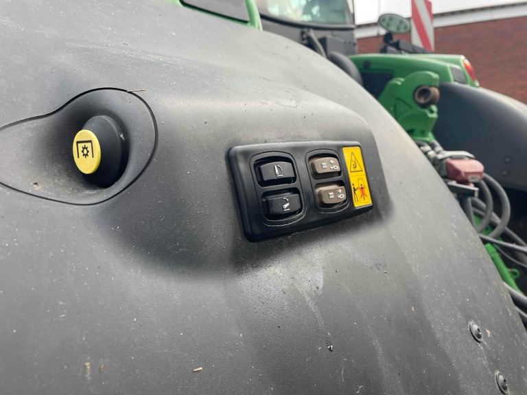 John Deere 6R 250 - Traktors: foto 2 John Deere 6R 250 - Traktors: foto 2