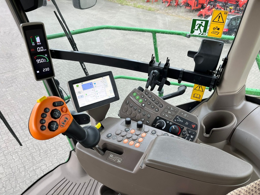 John Deere 8500 - Kombains: foto 2 John Deere 8500 - Kombains: foto 2