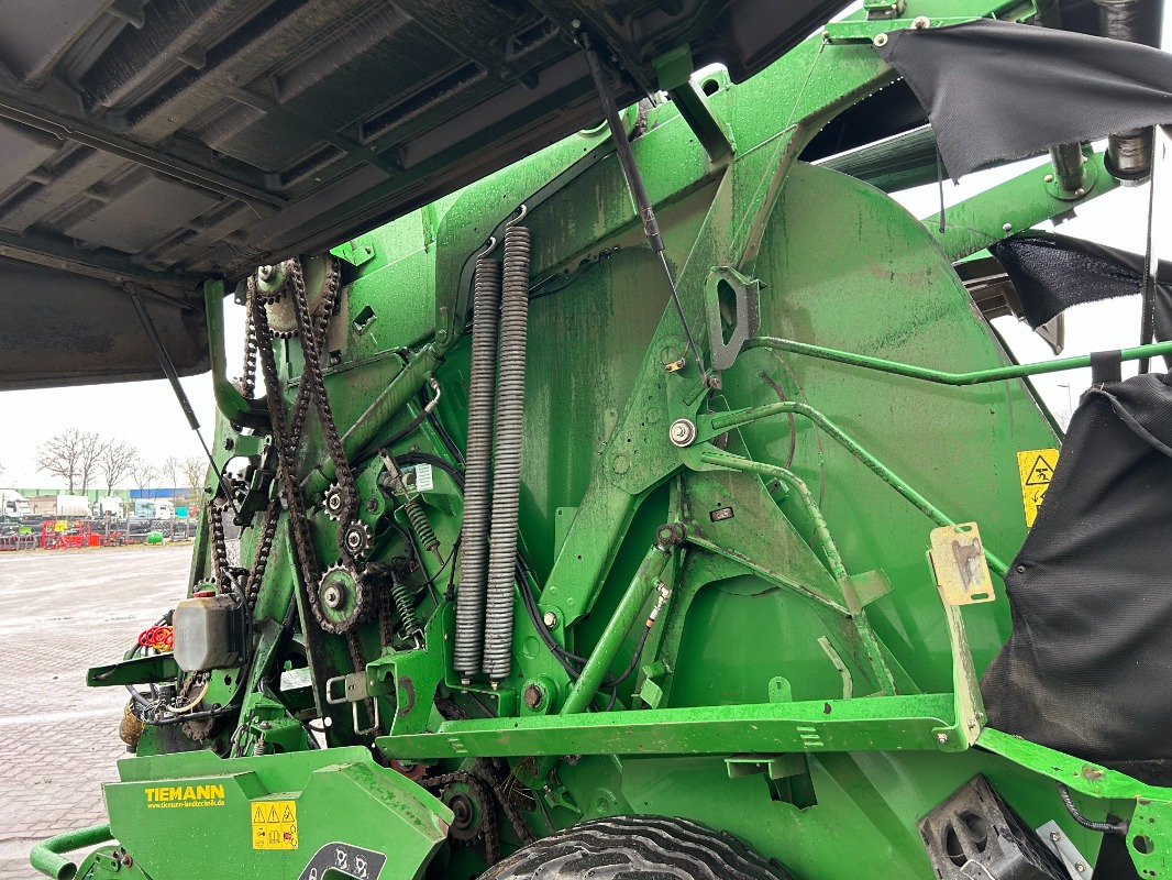 John Deere 990 - Ruļļu ietinējs: foto 4 John Deere 990 - Ruļļu ietinējs: foto 4