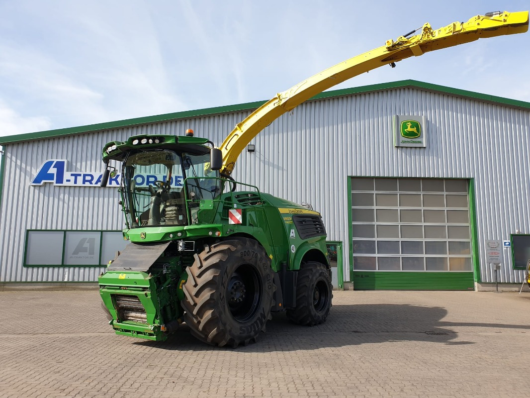 John Deere 9900 - Kombains: foto 1 John Deere 9900 - Kombains: foto 1
