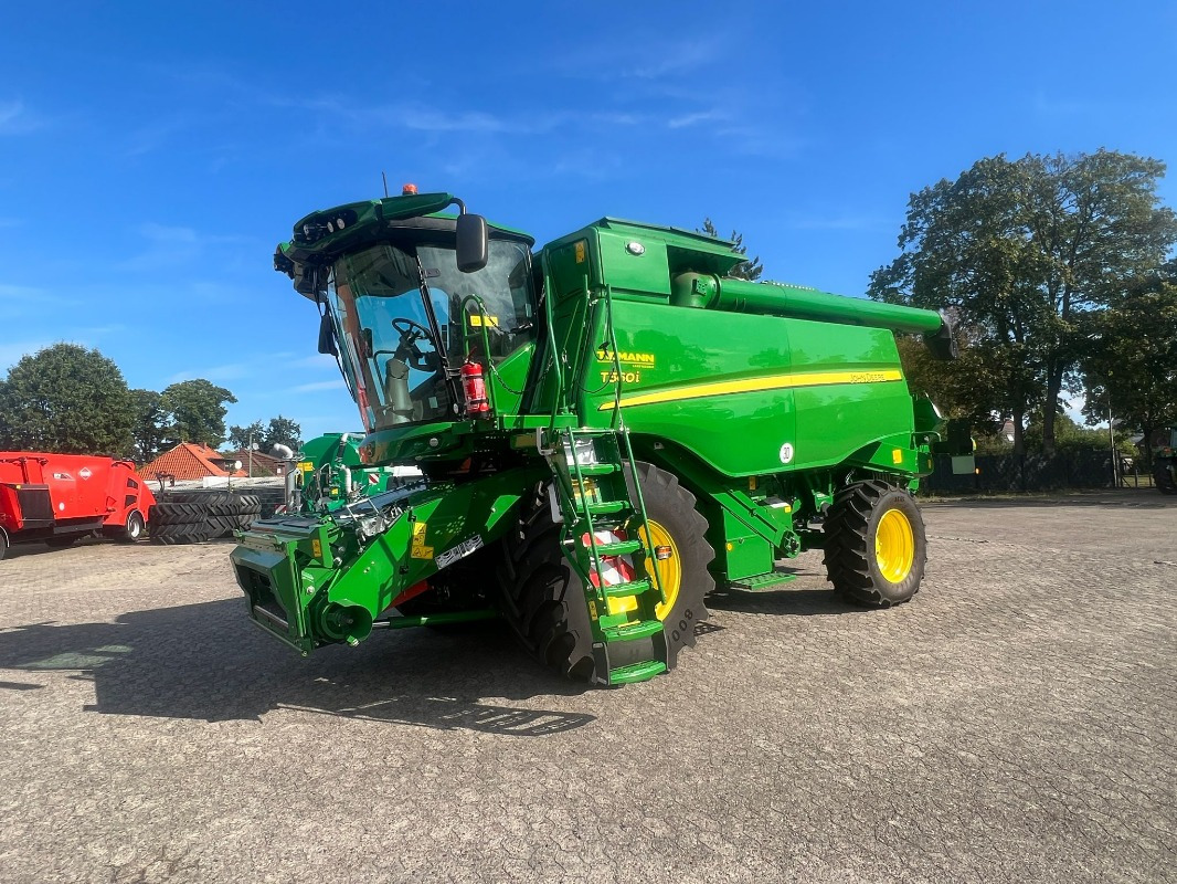 John Deere T560 - Labības kombains: foto 1 John Deere T560 - Labības kombains: foto 1