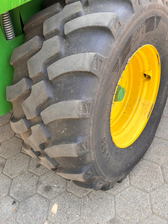John Deere V461R - Ruļļu ietinējs: foto 3 John Deere V461R - Ruļļu ietinējs: foto 3