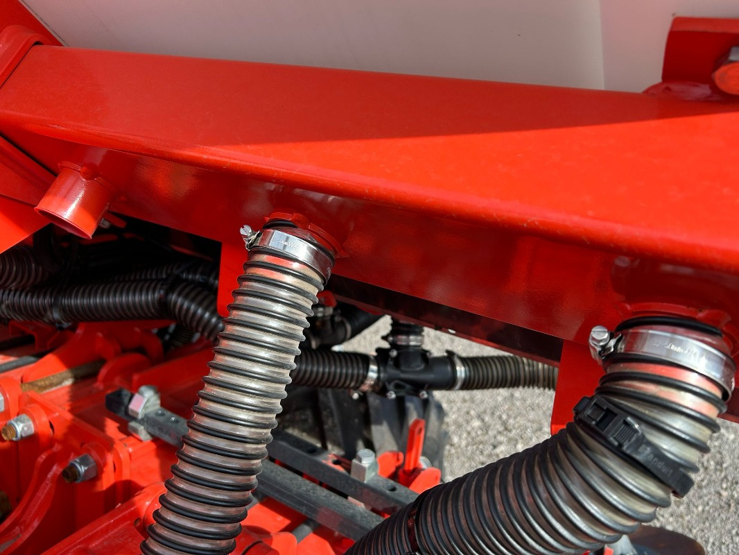 Kuhn Maxima 3 RT E *DEMO* - Sēšanas tehnika: foto 4 Kuhn Maxima 3 RT E *DEMO* - Sēšanas tehnika: foto 4