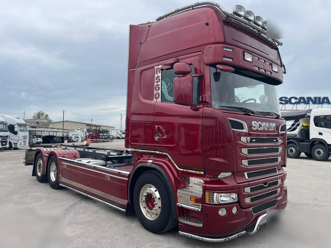 SCANIA R560 - Konteineru vedējs/ Kravas automašīna ar noņemamā virsbūve: foto 1 SCANIA R560 - Konteineru vedējs/ Kravas automašīna ar noņemamā virsbūve: foto 1