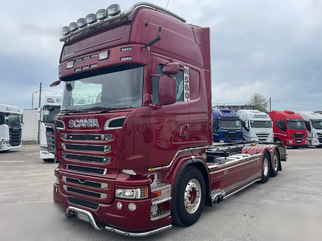 SCANIA R560 - Konteineru vedējs/ Kravas automašīna ar noņemamā virsbūve: foto 3 SCANIA R560 - Konteineru vedējs/ Kravas automašīna ar noņemamā virsbūve: foto 3