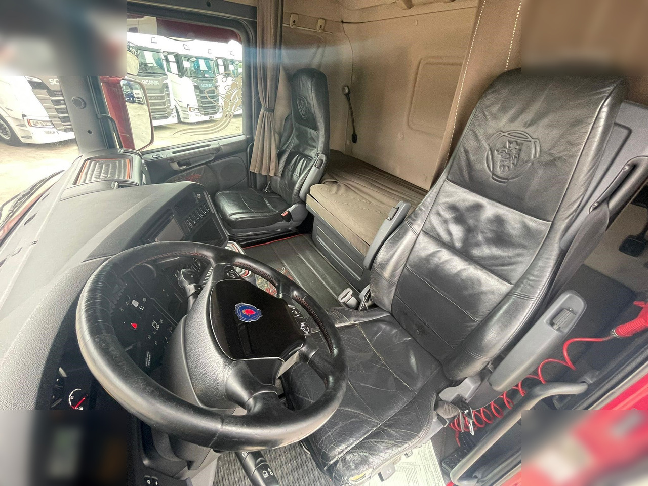 SCANIA R560 - Konteineru vedējs/ Kravas automašīna ar noņemamā virsbūve: foto 5 SCANIA R560 - Konteineru vedējs/ Kravas automašīna ar noņemamā virsbūve: foto 5