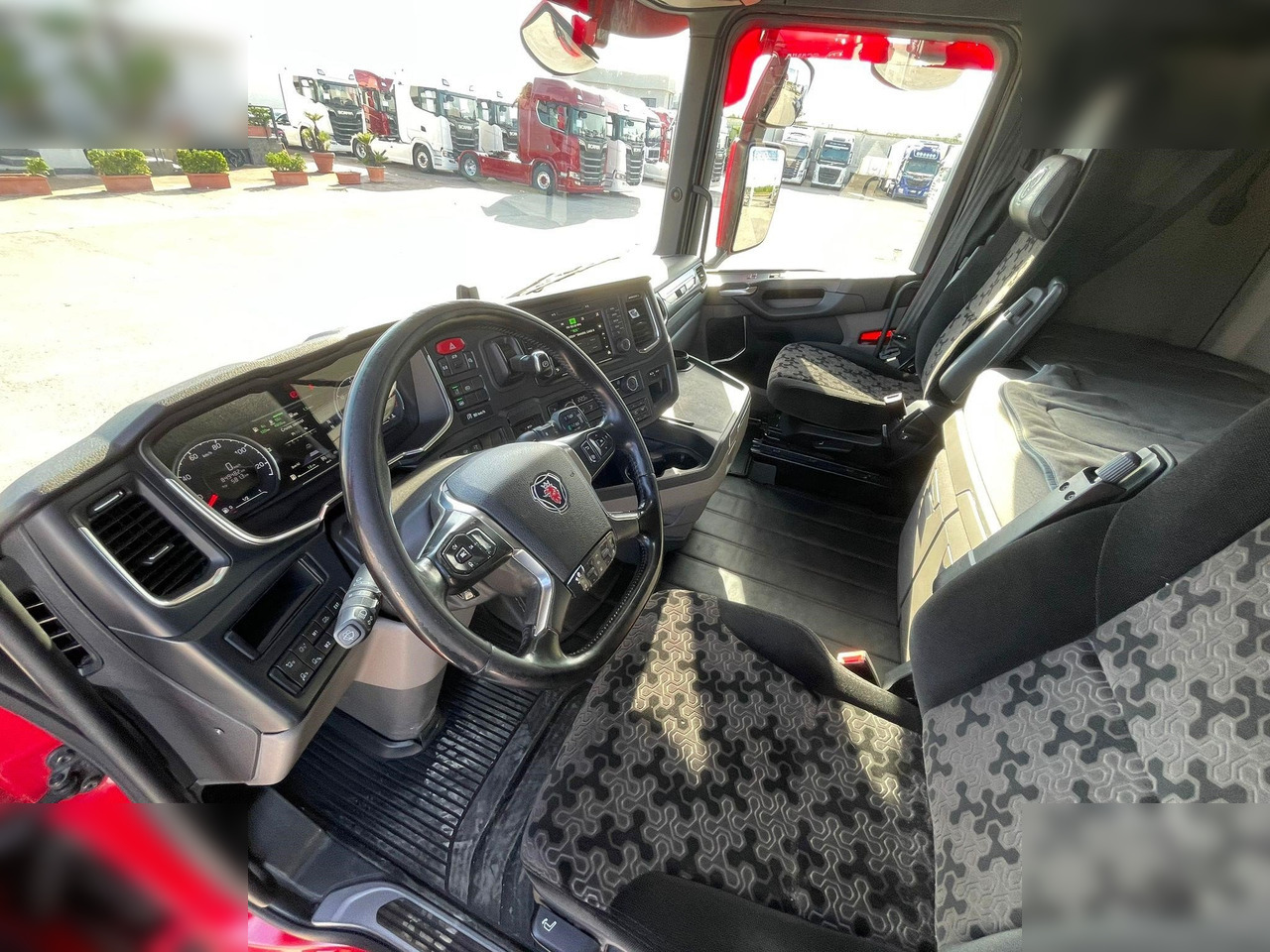 SCANIA S500 - Konteineru vedējs/ Kravas automašīna ar noņemamā virsbūve: foto 4 SCANIA S500 - Konteineru vedējs/ Kravas automašīna ar noņemamā virsbūve: foto 4