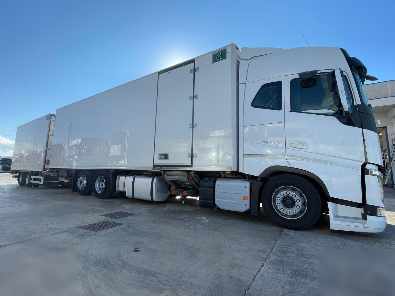 VOLVO FH500 - Kravas automašīna refrižerators: foto 1 VOLVO FH500 - Kravas automašīna refrižerators: foto 1