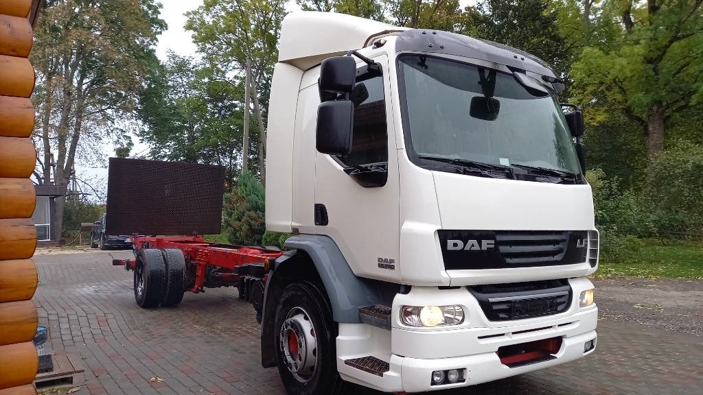 DAF FA55.250G, ONLY FOR PARTS! - Kravas automašīna ar slēgto virsbūvi: foto 4 DAF FA55.250G, ONLY FOR PARTS! - Kravas automašīna ar slēgto virsbūvi: foto 4