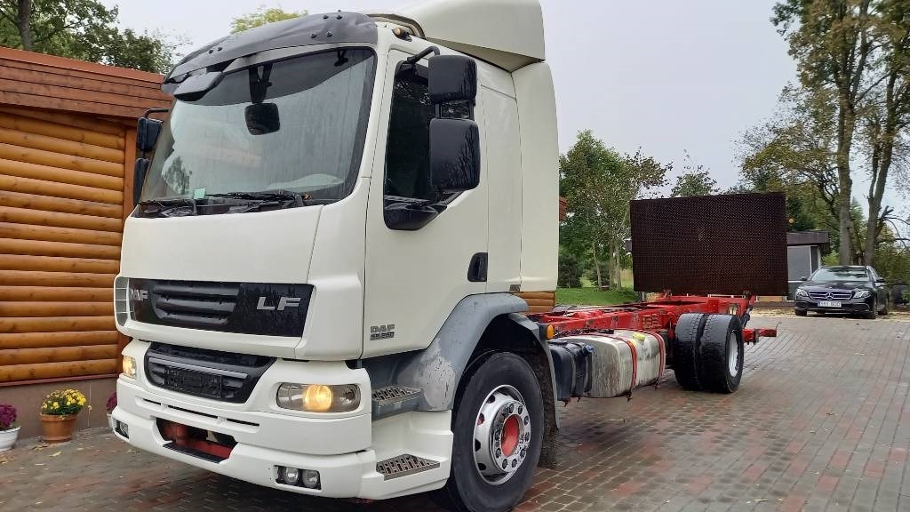 DAF FA55.250G, ONLY FOR PARTS! - Kravas automašīna ar slēgto virsbūvi: foto 2 DAF FA55.250G, ONLY FOR PARTS! - Kravas automašīna ar slēgto virsbūvi: foto 2