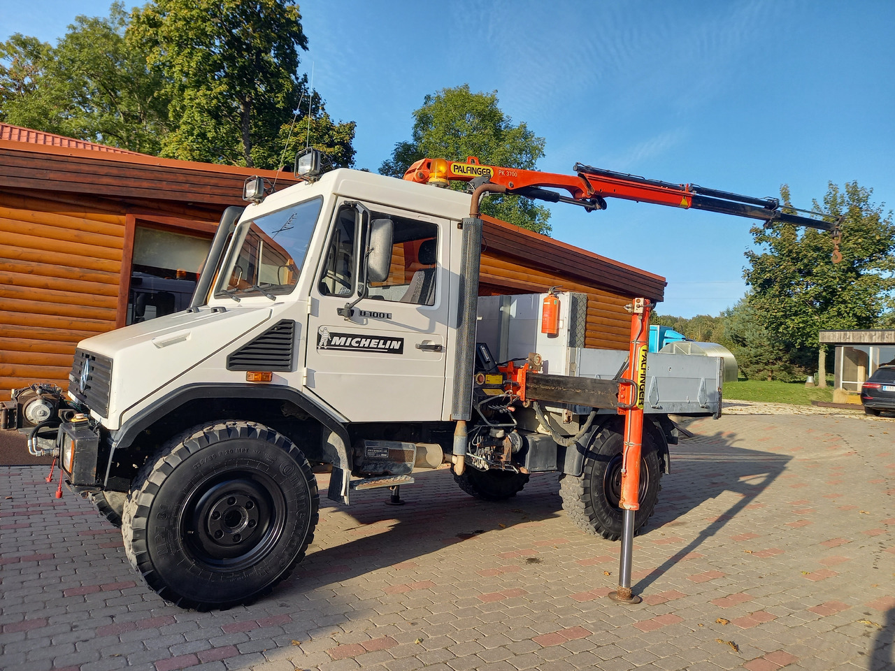 UNIMOG U100L - Kravas auto ar manipulatoru: foto 1 UNIMOG U100L - Kravas auto ar manipulatoru: foto 1
