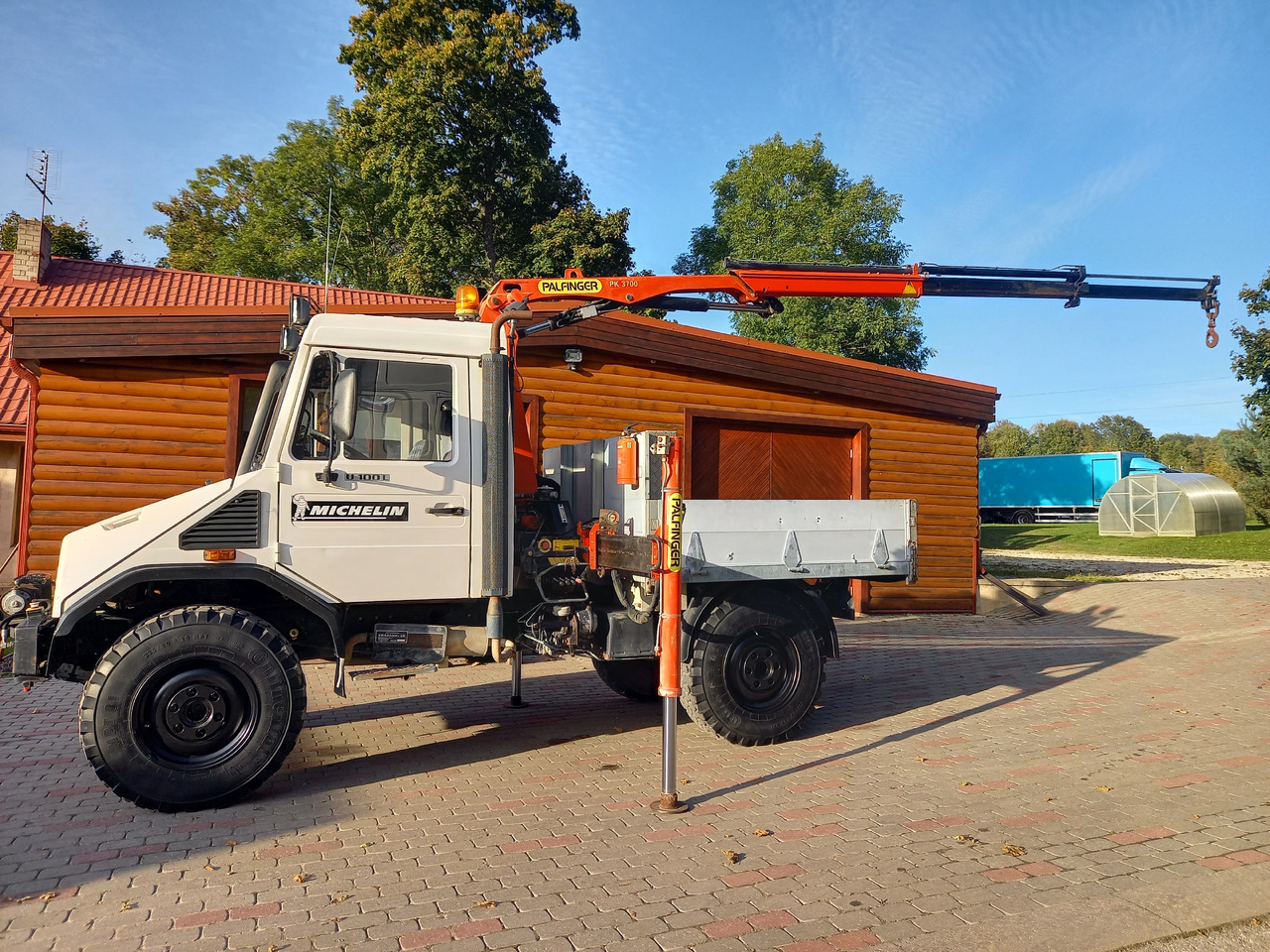 UNIMOG U100L - Kravas auto ar manipulatoru: foto 2 UNIMOG U100L - Kravas auto ar manipulatoru: foto 2