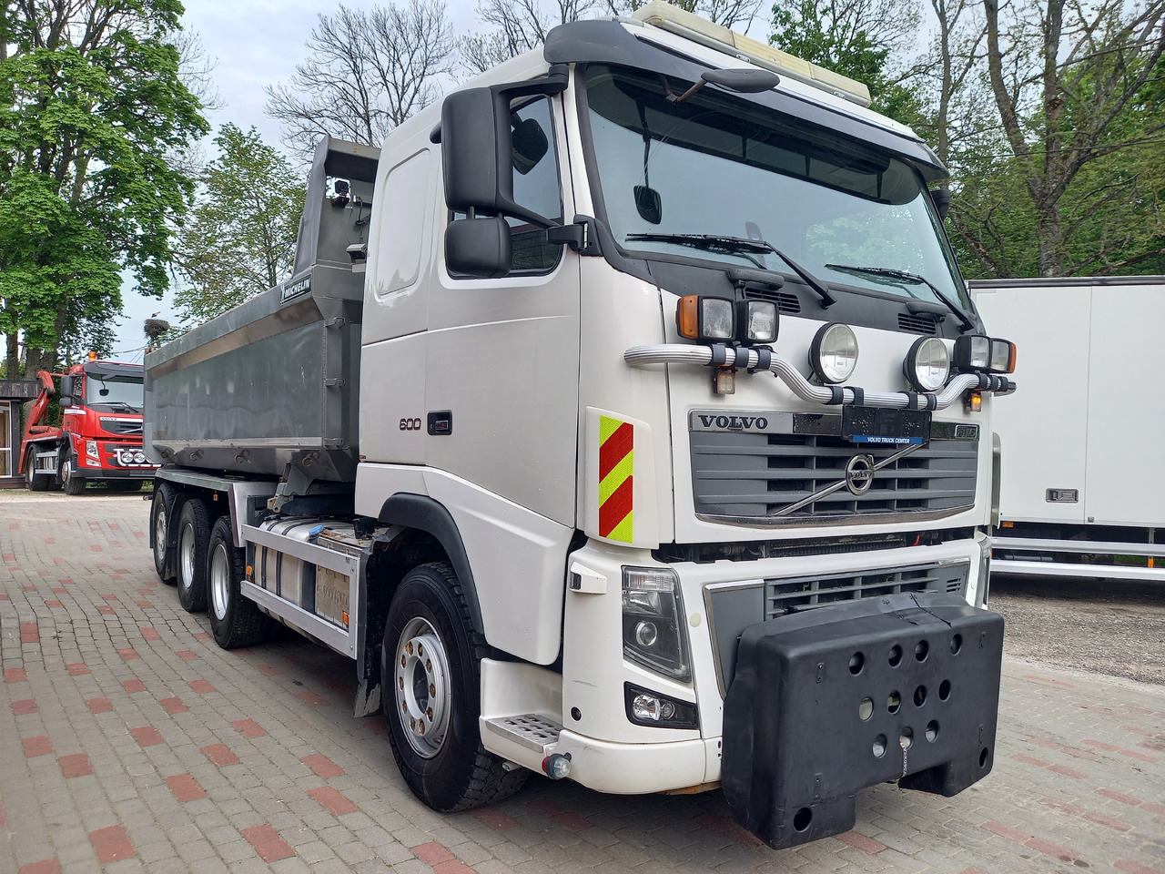 VOLVO FH16, 8x4, BIG AXLES, RETARDER, GW 39500 KG - Kravas automašīna pašizgāzējs: foto 5 VOLVO FH16, 8x4, BIG AXLES, RETARDER, GW 39500 KG - Kravas automašīna pašizgāzējs: foto 5