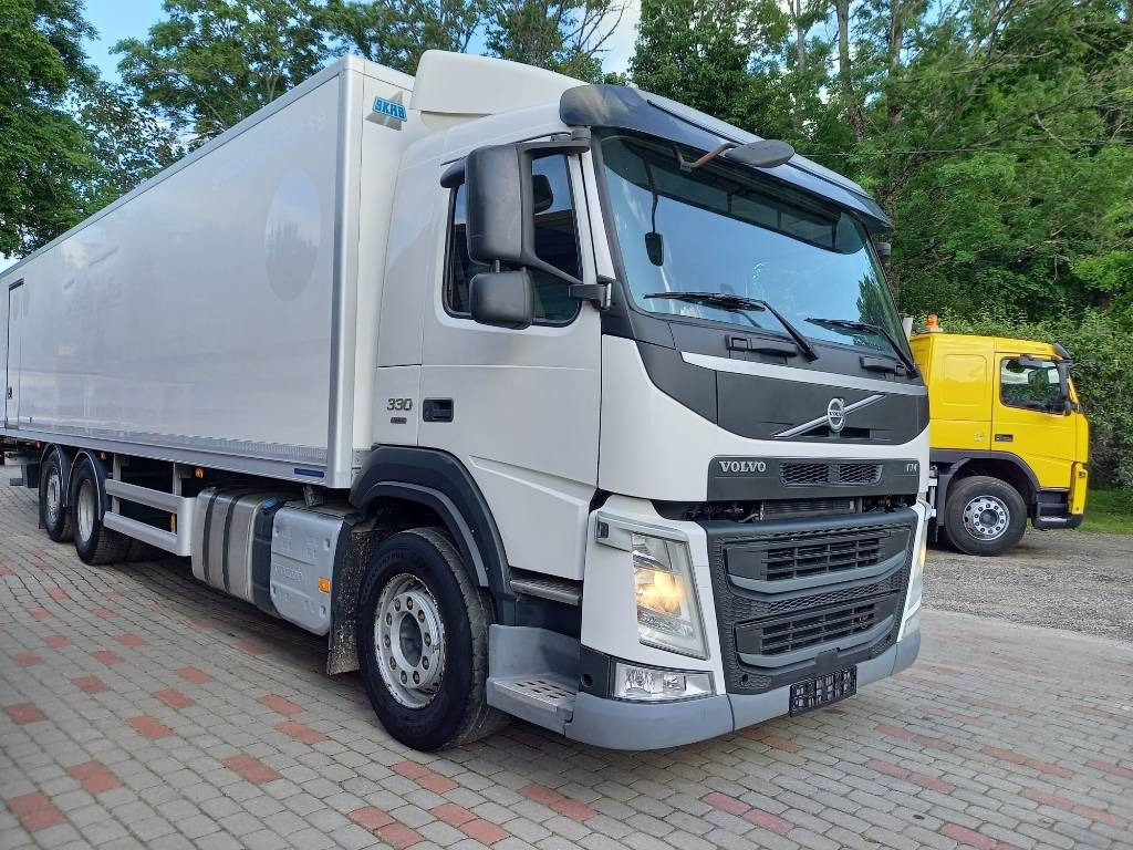 Volvo FM 330, 6x2, CARRIER SUPRA 950 U - Kravas automašīna refrižerators: foto 5 Volvo FM 330, 6x2, CARRIER SUPRA 950 U - Kravas automašīna refrižerators: foto 5