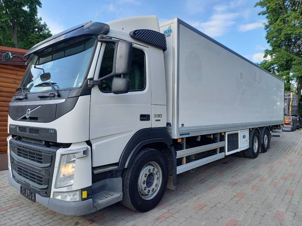Volvo FM 330, 6x2, CARRIER SUPRA 950 U - Kravas automašīna refrižerators: foto 1 Volvo FM 330, 6x2, CARRIER SUPRA 950 U - Kravas automašīna refrižerators: foto 1