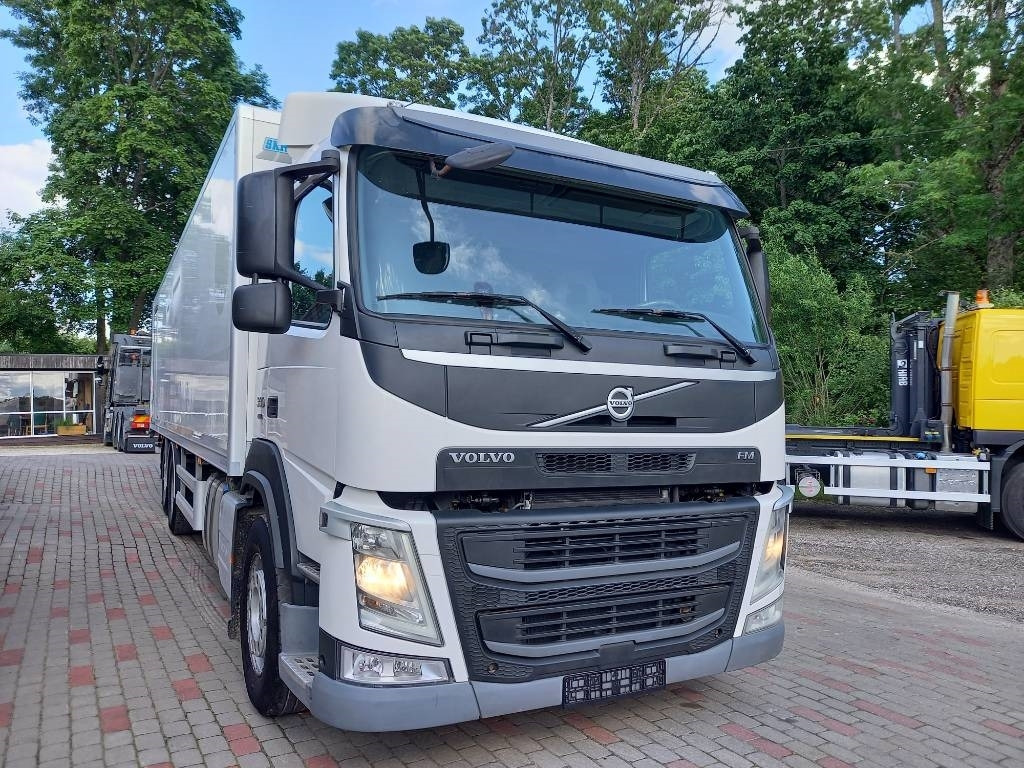 Volvo FM 330, 6x2, CARRIER SUPRA 950 U - Kravas automašīna refrižerators: foto 4 Volvo FM 330, 6x2, CARRIER SUPRA 950 U - Kravas automašīna refrižerators: foto 4