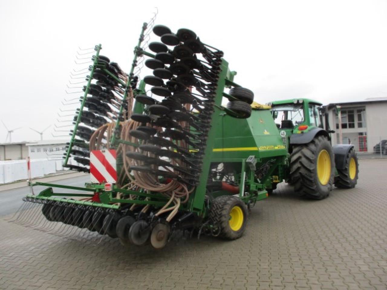 John Deere 740 A Isobus - Sējmašīna: foto 4 John Deere 740 A Isobus - Sējmašīna: foto 4