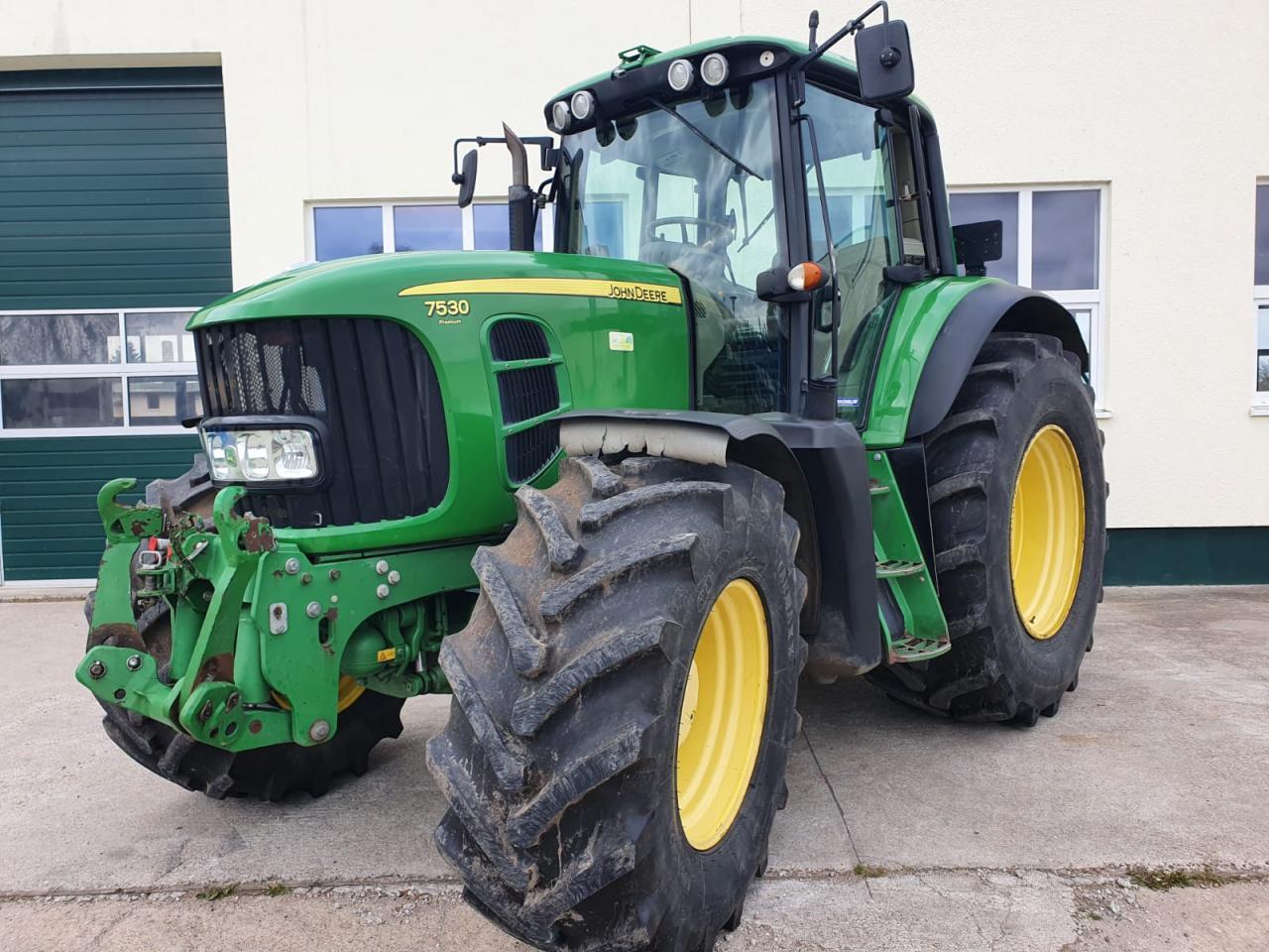 John Deere 7530 Premium - Traktors: foto 1 John Deere 7530 Premium - Traktors: foto 1