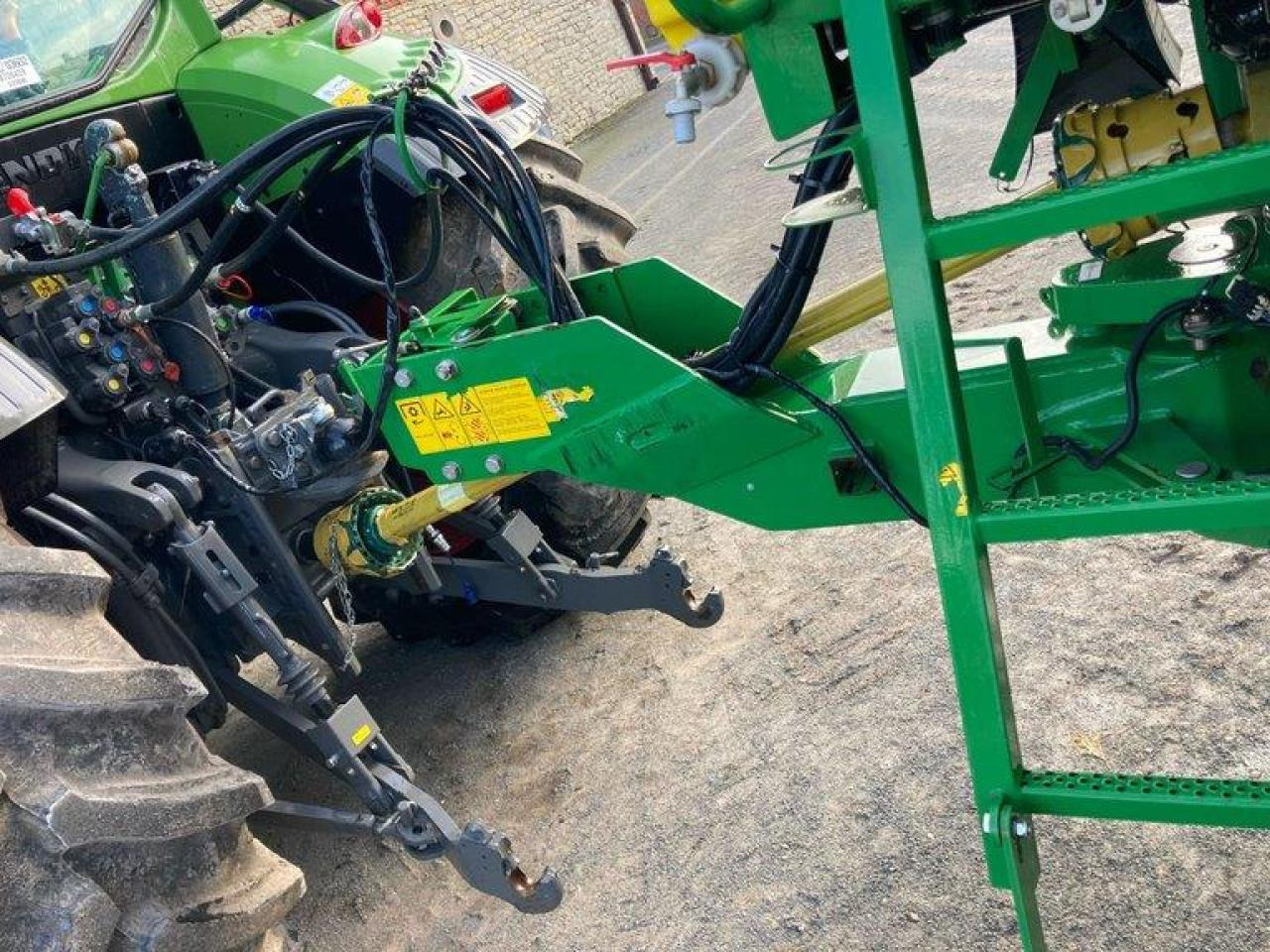 John Deere M740I - Piekabināmais miglotājs: foto 4 John Deere M740I - Piekabināmais miglotājs: foto 4