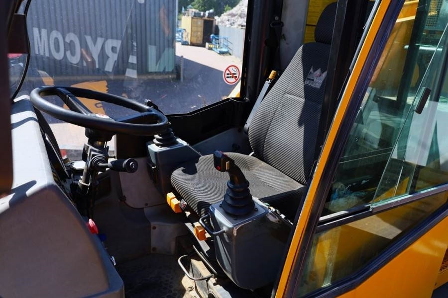 Demag AC30 City Diesel, 4x4x4 Drive, 30t Capacity, 25m M - Visurgājējs celtnis: foto 4 Demag AC30 City Diesel, 4x4x4 Drive, 30t Capacity, 25m M - Visurgājējs celtnis: foto 4