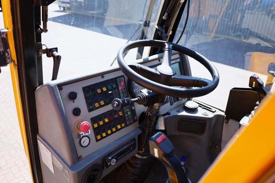 Demag AC30 City Diesel, 4x4x4 Drive, 30t Capacity, 25m M - Visurgājējs celtnis: foto 5 Demag AC30 City Diesel, 4x4x4 Drive, 30t Capacity, 25m M - Visurgājējs celtnis: foto 5